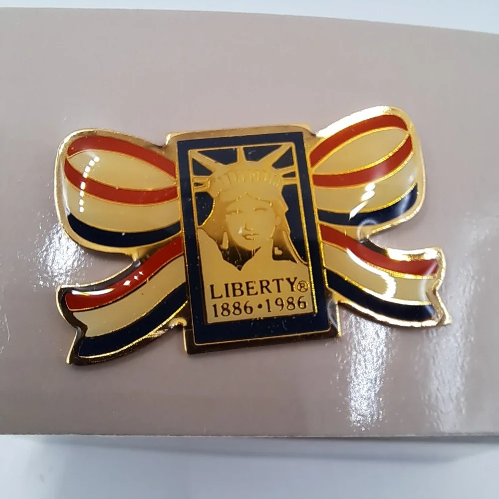 Vintage 1982 Patriotic Bow USA Statue Of Liberty Centennial New York Lapel Pin
